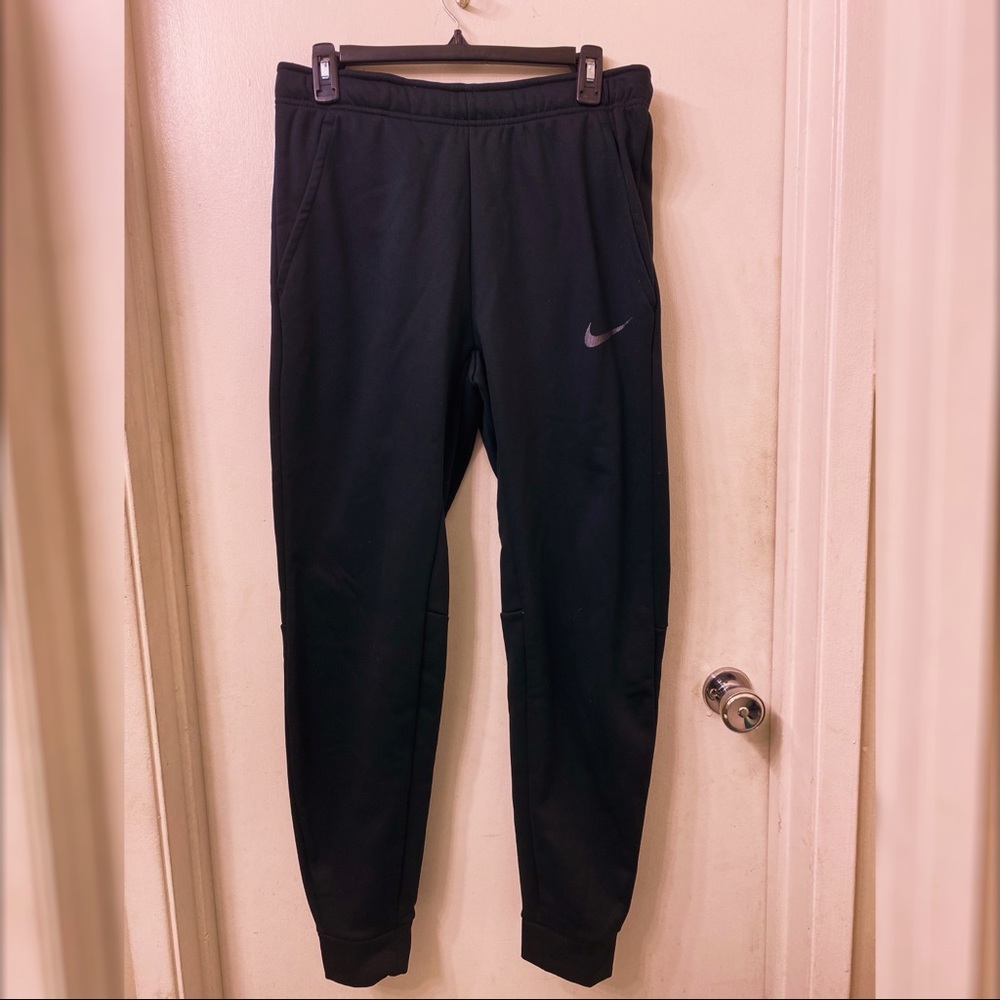 NIKE THERMA MEN’S TRAINING PANTS (Standard Fit)